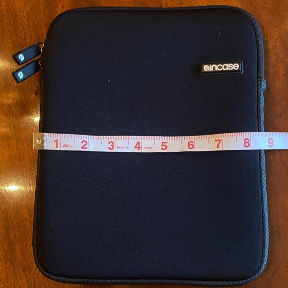 Incase neoprene device protector - Picture 3 of 10